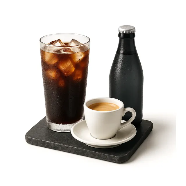 กาแฟเย็น ถ้วยเอสเปรสโซ และน้ำโซดาขวด